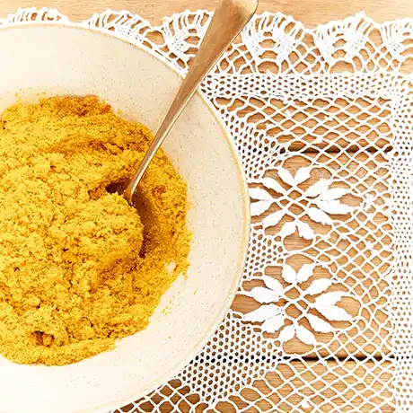 FARINHA DE MANDIOCA CASEIRA EM CASTILHO SP: 7 DÉCADAS DE SABOR, TRABALHO E RESISTÊNCIA https://i.panelinha.com.br/i1/228-q-9816-farinha-de-mandioca-ela-e-a-cara-da-comida-brasileira.webp