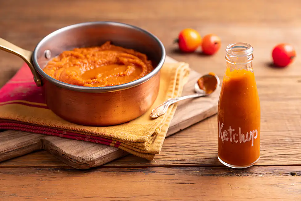 variação de montagem: ketchup isolado