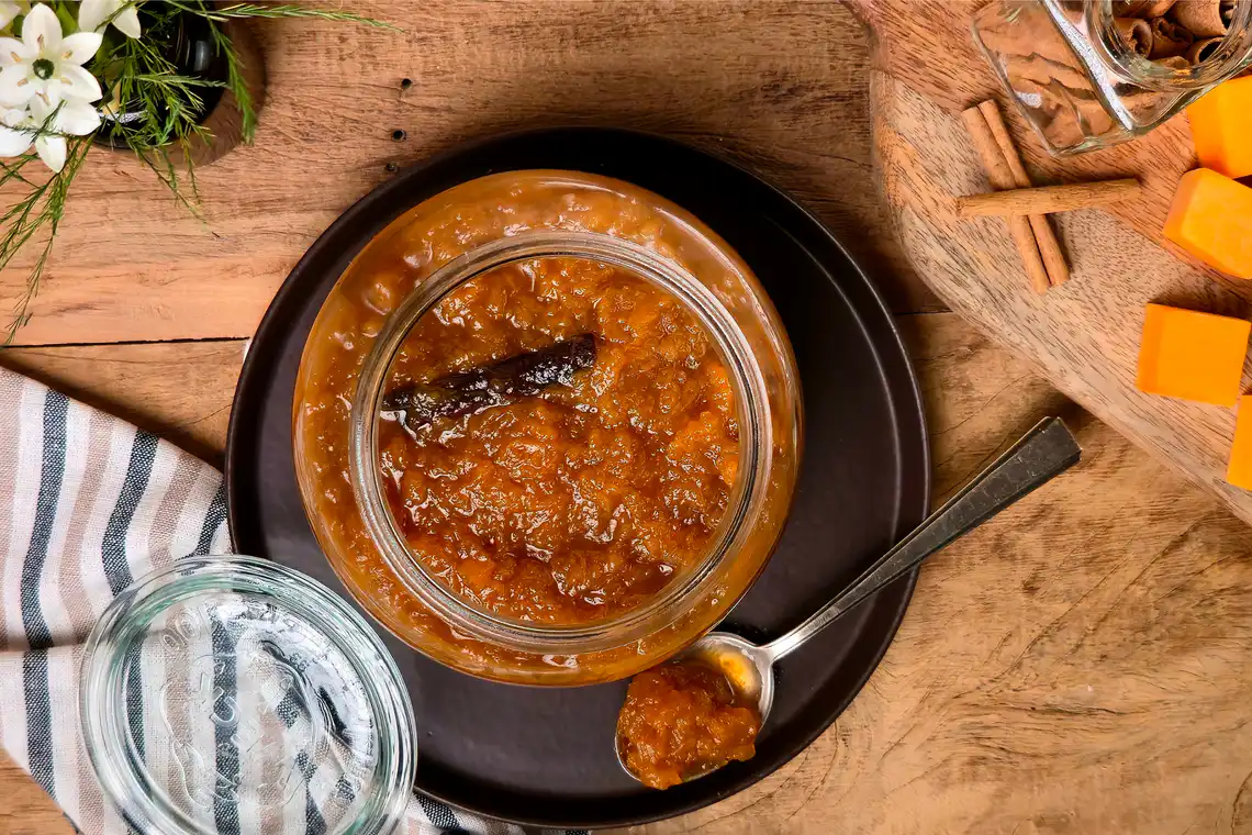 Doce de abóbora em pasta na panela de pressão elétrica