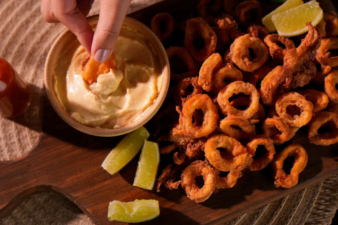 variação de prato montado com mão