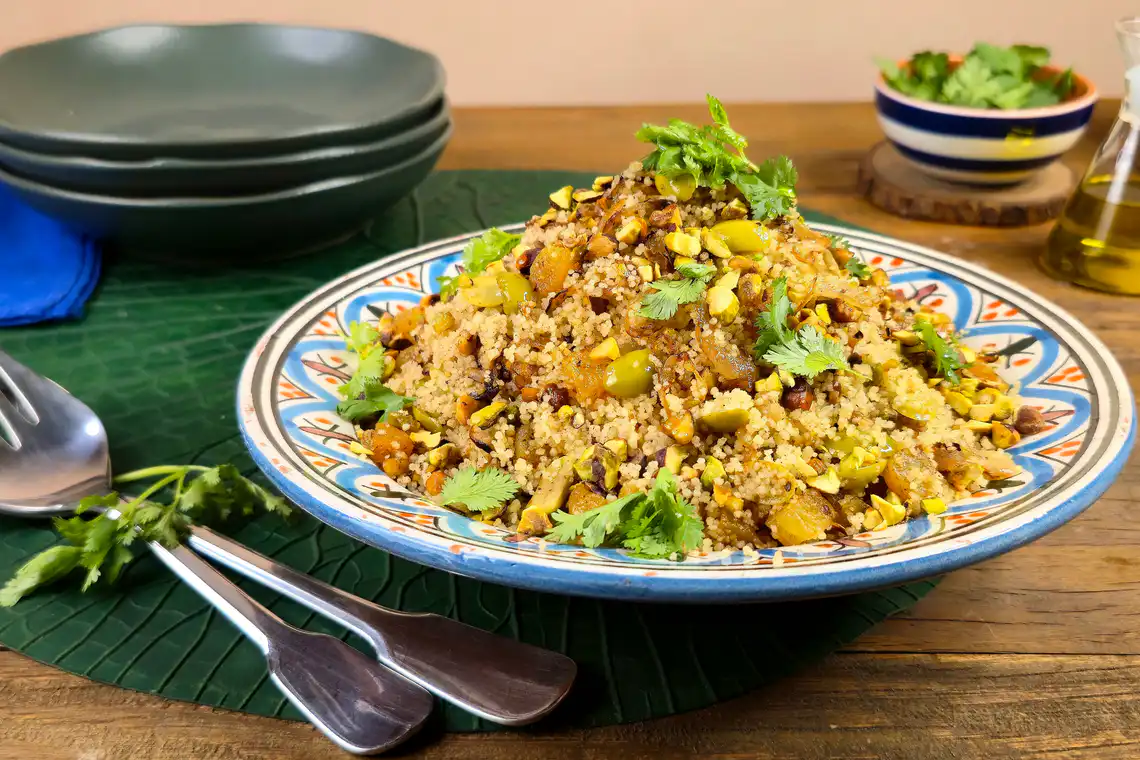 Cuscuz marroquino com damasco e azeitona 