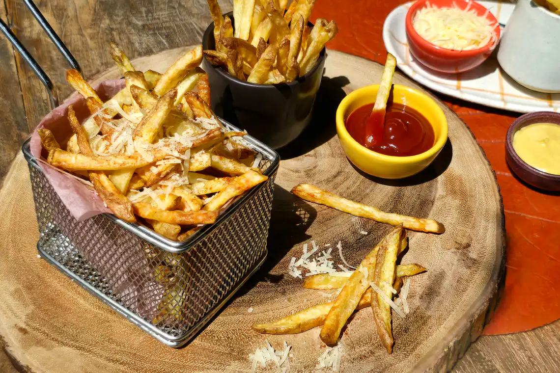 variação de montagem: versão happy hour com ketchup, parmesão 