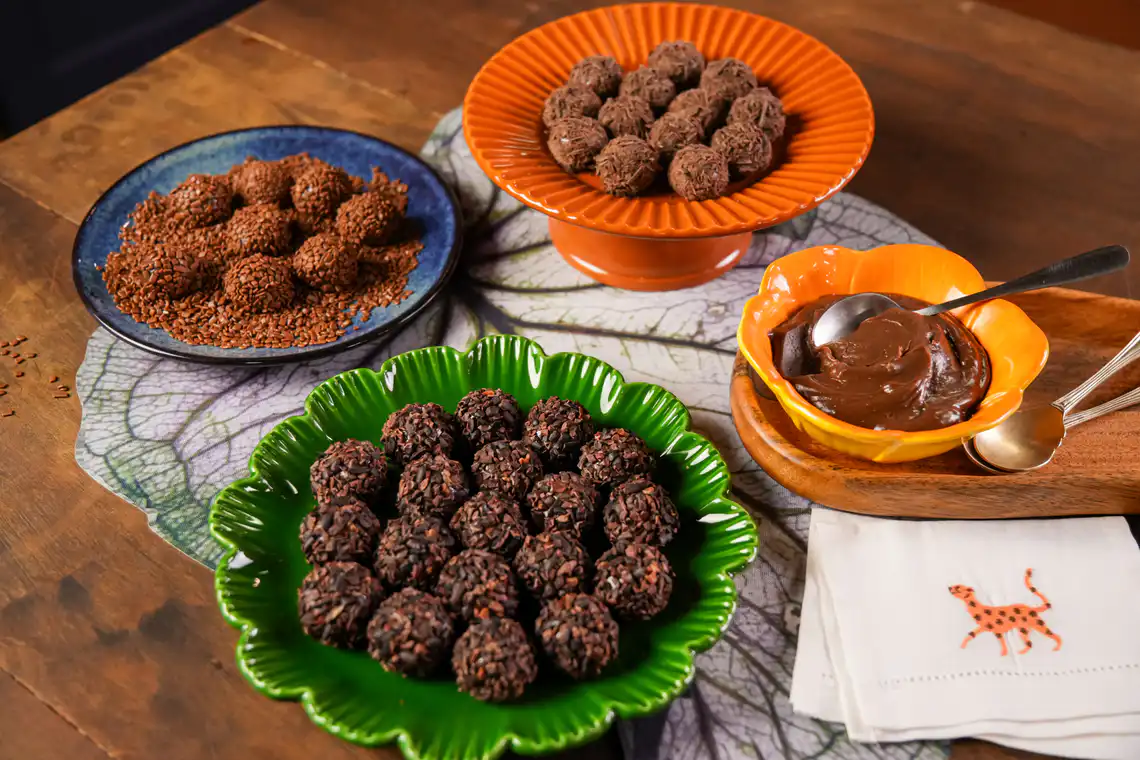 mesa montada de brigadeiros 