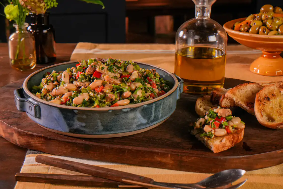 Sardinha de frigideira com brócolis e feijão-branco