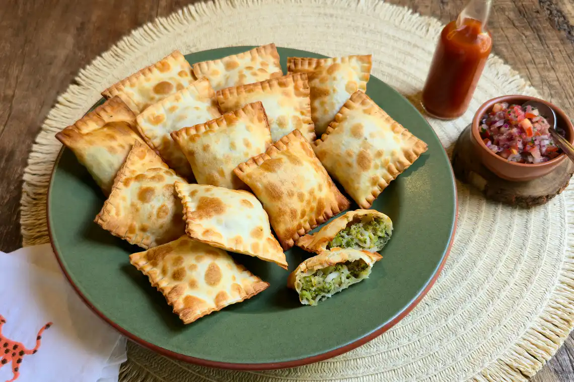 Pastel de brócolis com queijo na Air Fryer da Rita Lobo