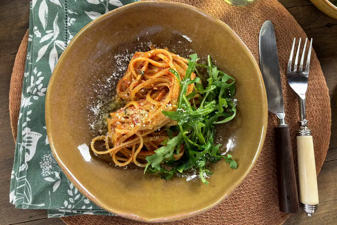 Macarrão com molho de tomate rápido 