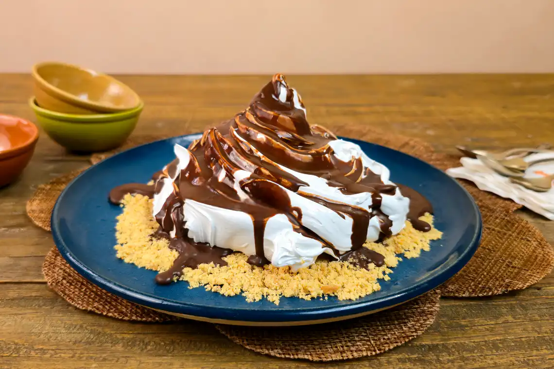 Nhá Beth (merengue com chocolate)