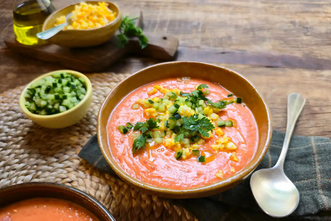 versão servida com pepino e ovo cozido