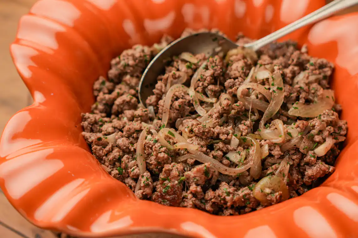 Carne moída com canela