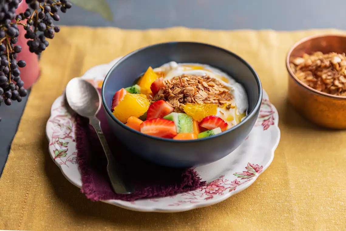 farofa de aveia serve com iogurte e frutas