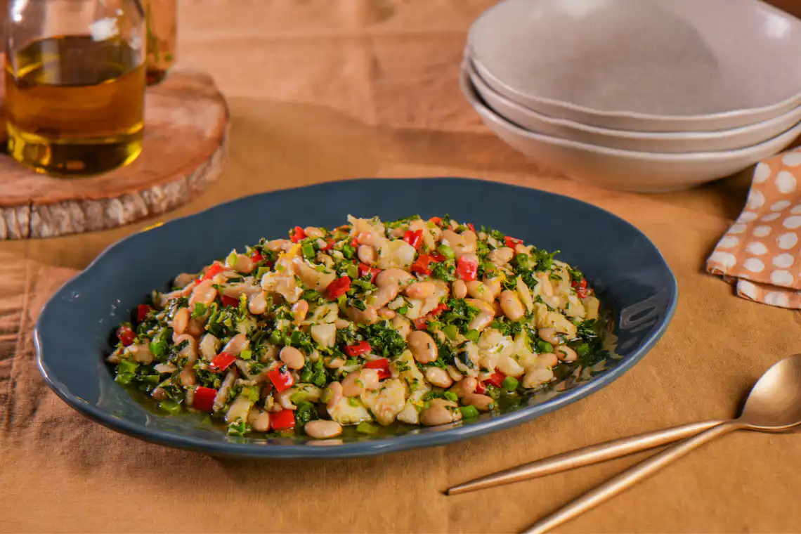 Bacalhau de frigideira com brócolis e feijão-branco 