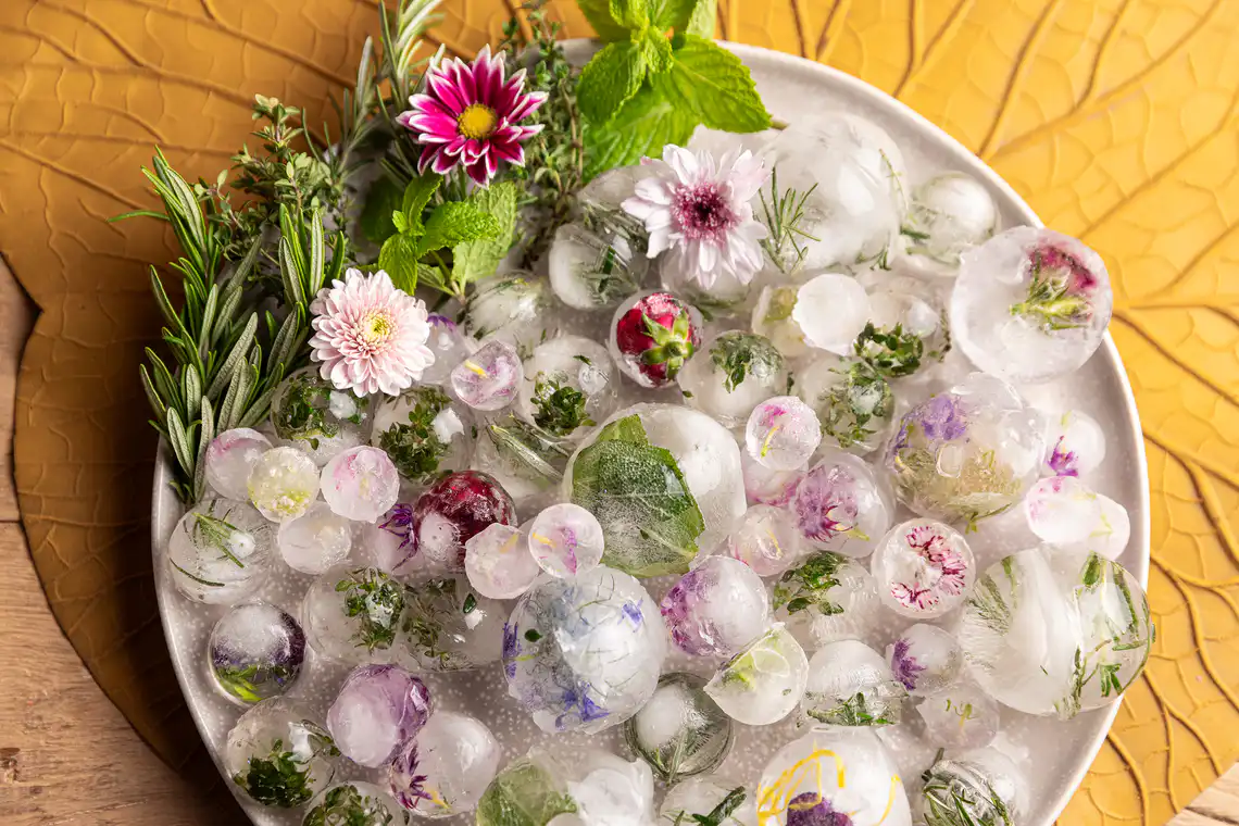 variação de montagem: gelo decorado com flores