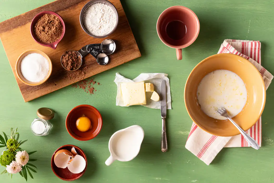 mise-en-place ingredientes do bolo de chocolate com coco