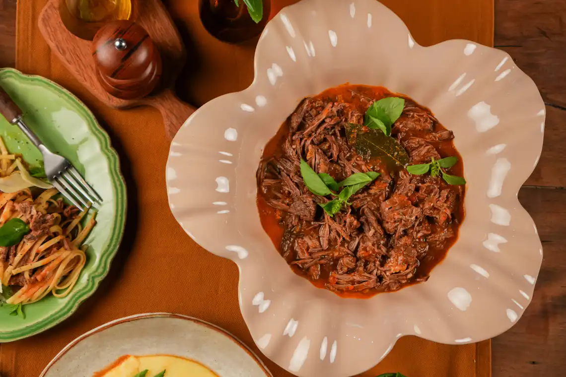 Ragu de carne na panela de pressão elétrica