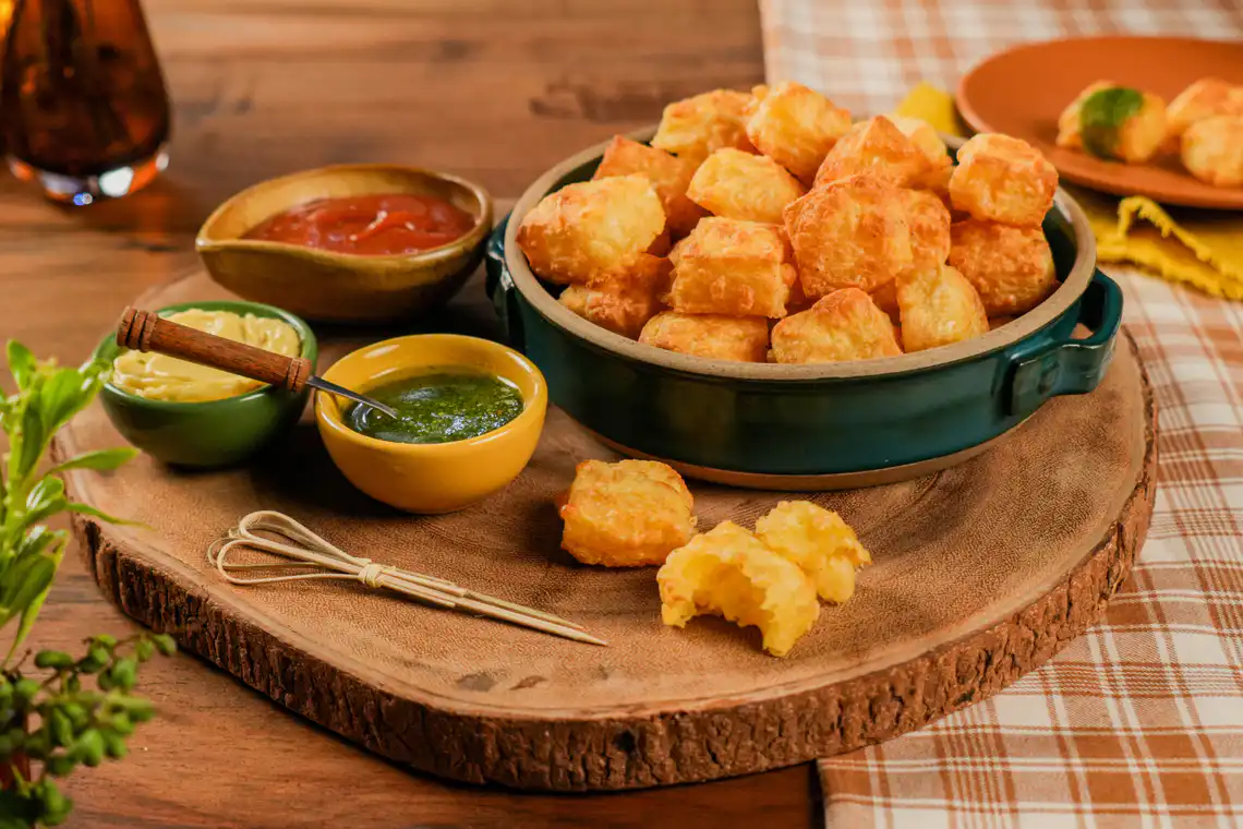 Bolinho de mandioca com queijo na Air Fryer da Rita Lobo