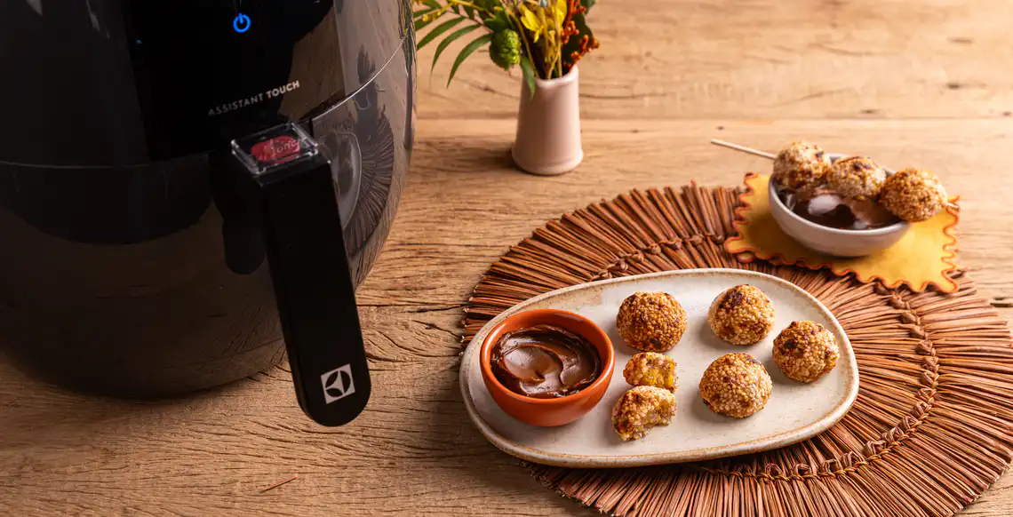 Bolinho de banana-da-terra com tapioca: de-li-ci-o-so!