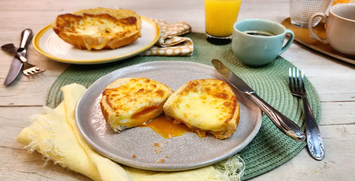 Pão com ovo e queijo na Air Fryer