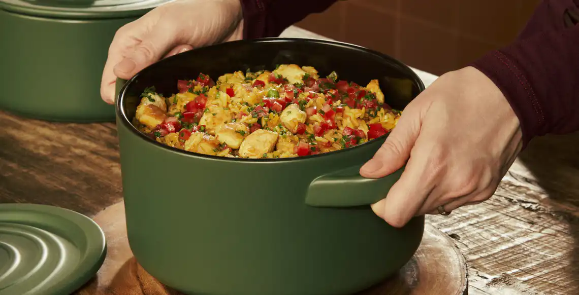 Galinhada a jato com saladinha de tomate