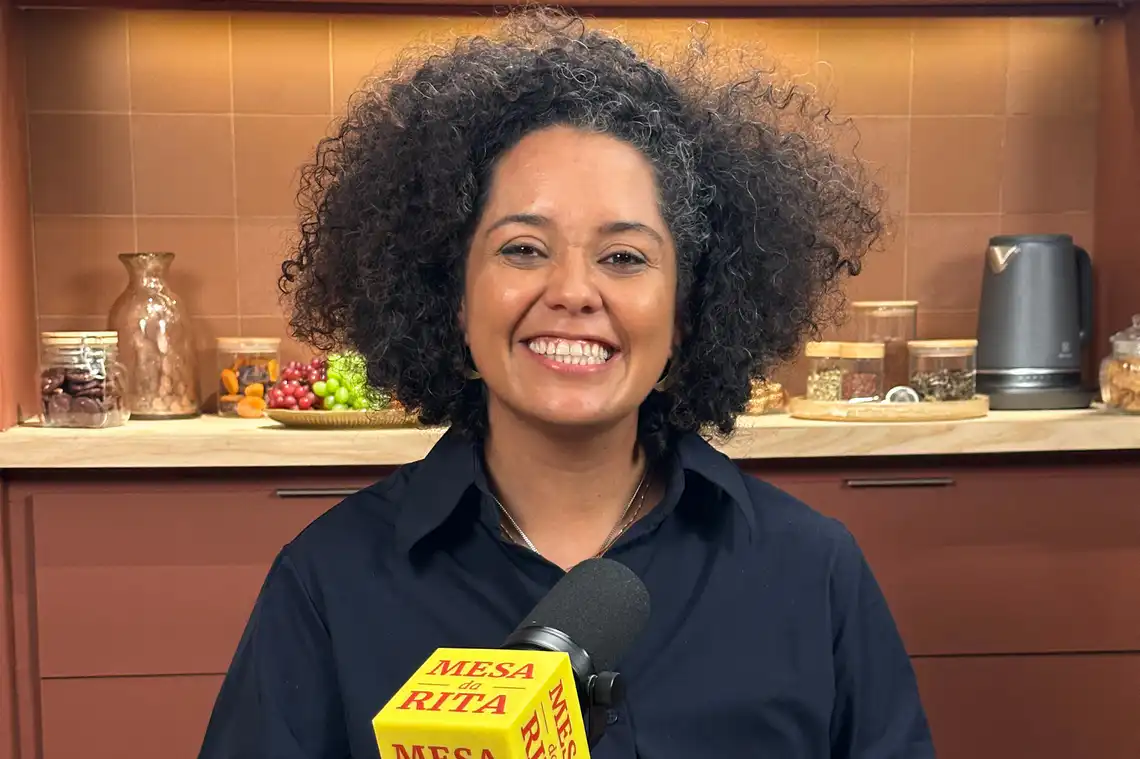 com Bianca Santana