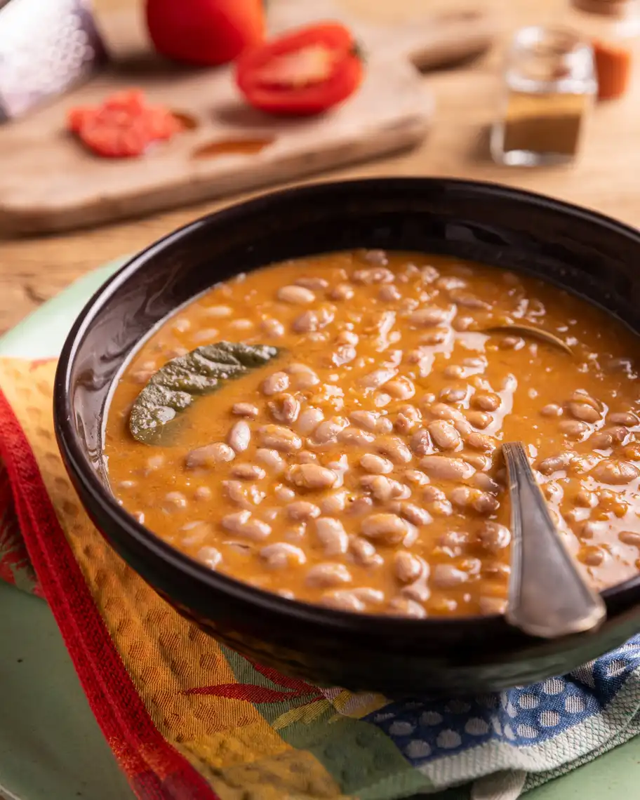 RECEITA: FEIJÃO-CARIOCA COM TOMATE E ESPECIARIAS